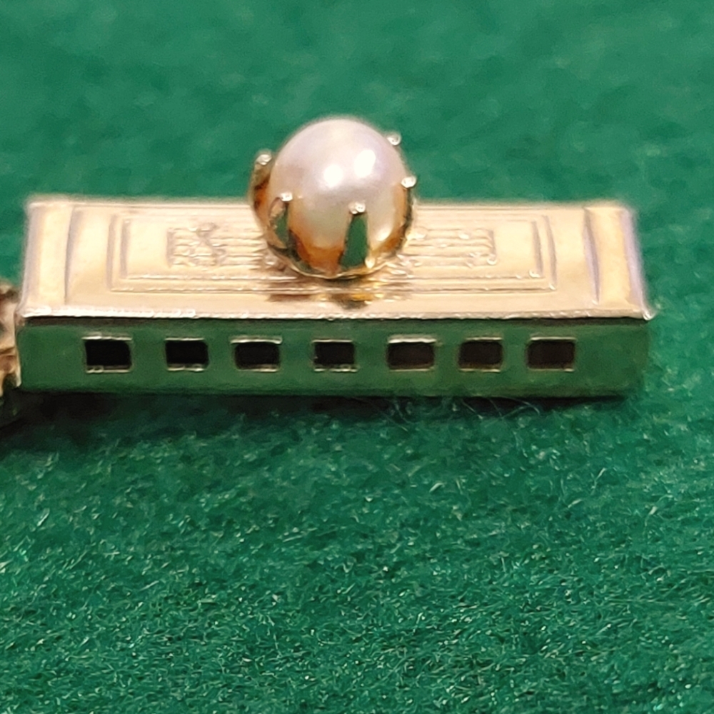 GOLD TONE CHARM BRACELET